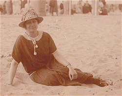 Elizabeth-Schimmer-0-250.gif